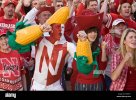 l-r-carl-jim-carrey-and-allison-zooey-deschanel-cheer-on-the-nebraska-cornhuskers-in-warner-br...jpg