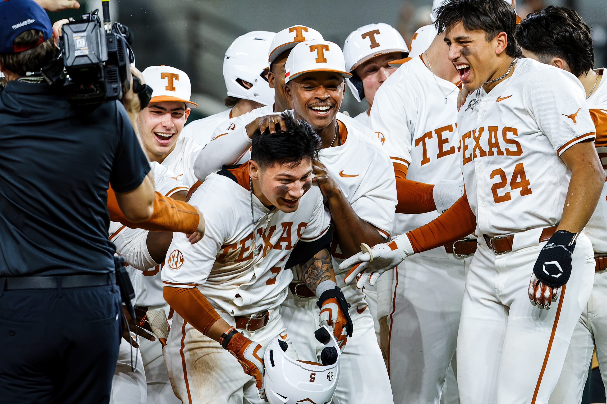 www.baseballamerica.com