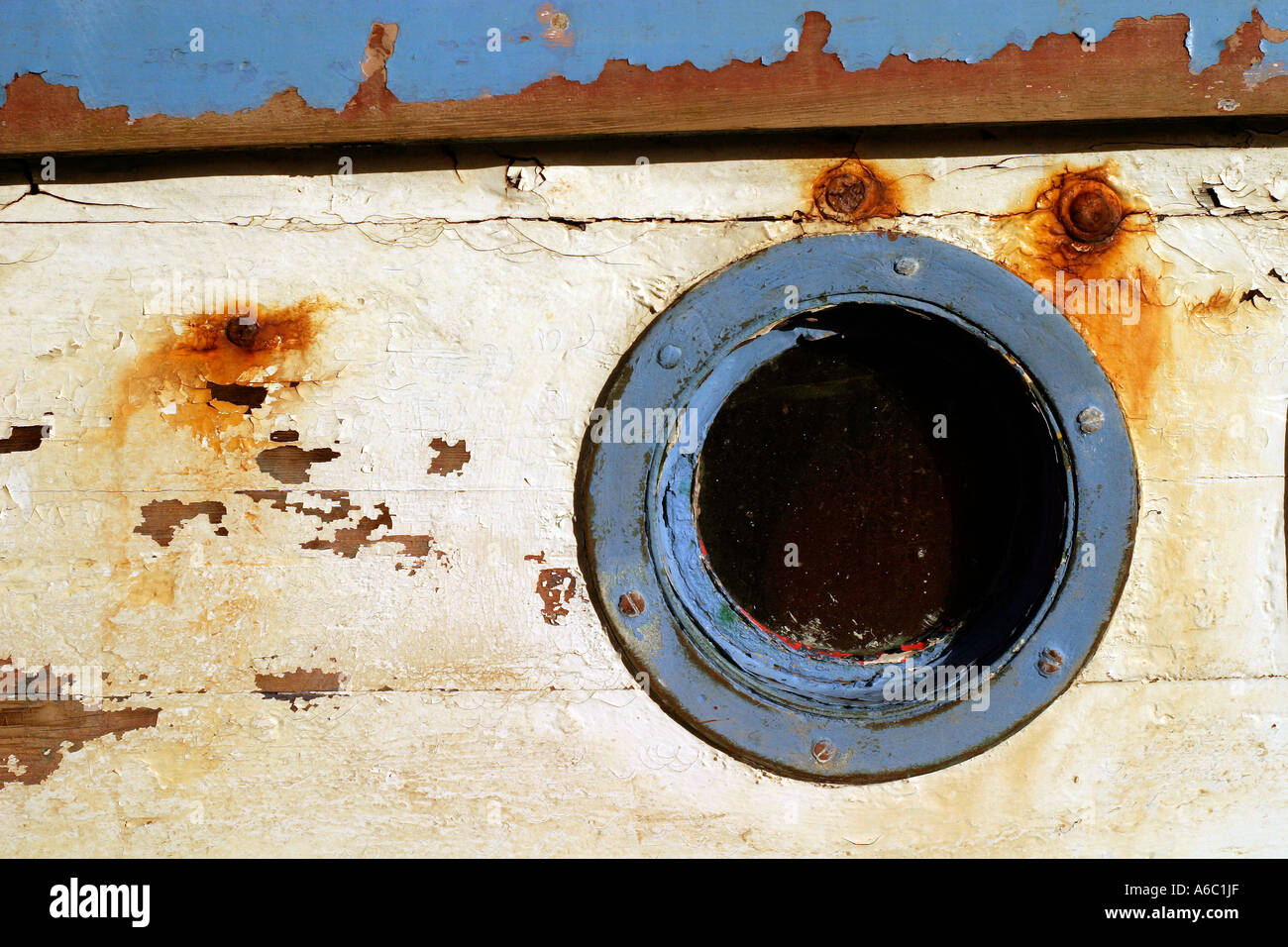 porthole-old-boat-A6C1JF.jpg
