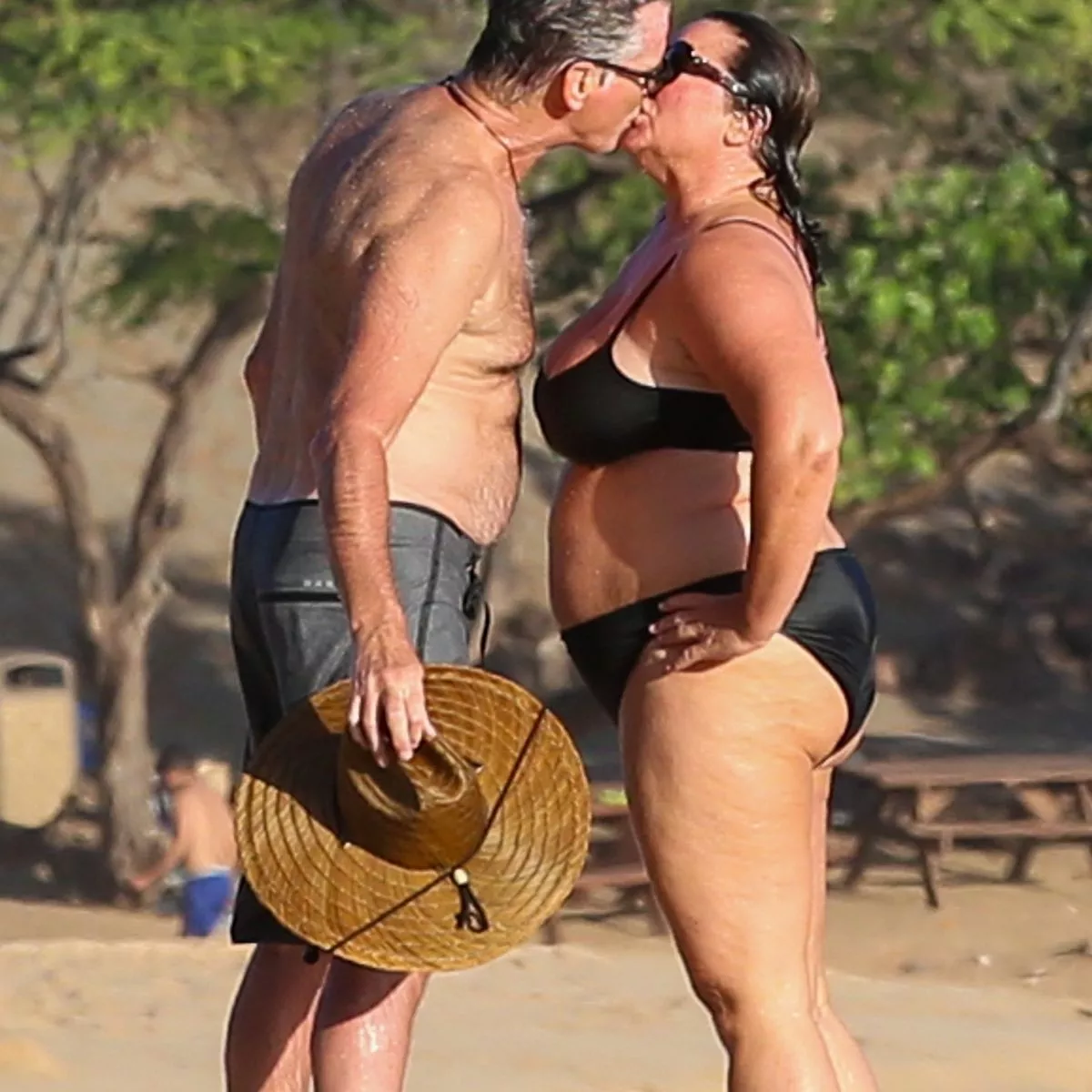 PAY-PREMIUM-EXCLUSIVE-Pierce-Brosnan-seals-his-Birthday-with-a-kiss-from-wife-Keely-Shaye-Smith.jpg